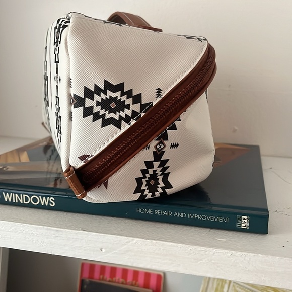 Aztec Western Makeup or Jewelry travel bag NWOT - Picture 4 of 9